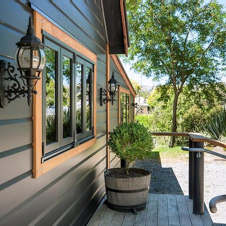 Black Cottage Boutique Acommodation Havelock North Bagian luar foto