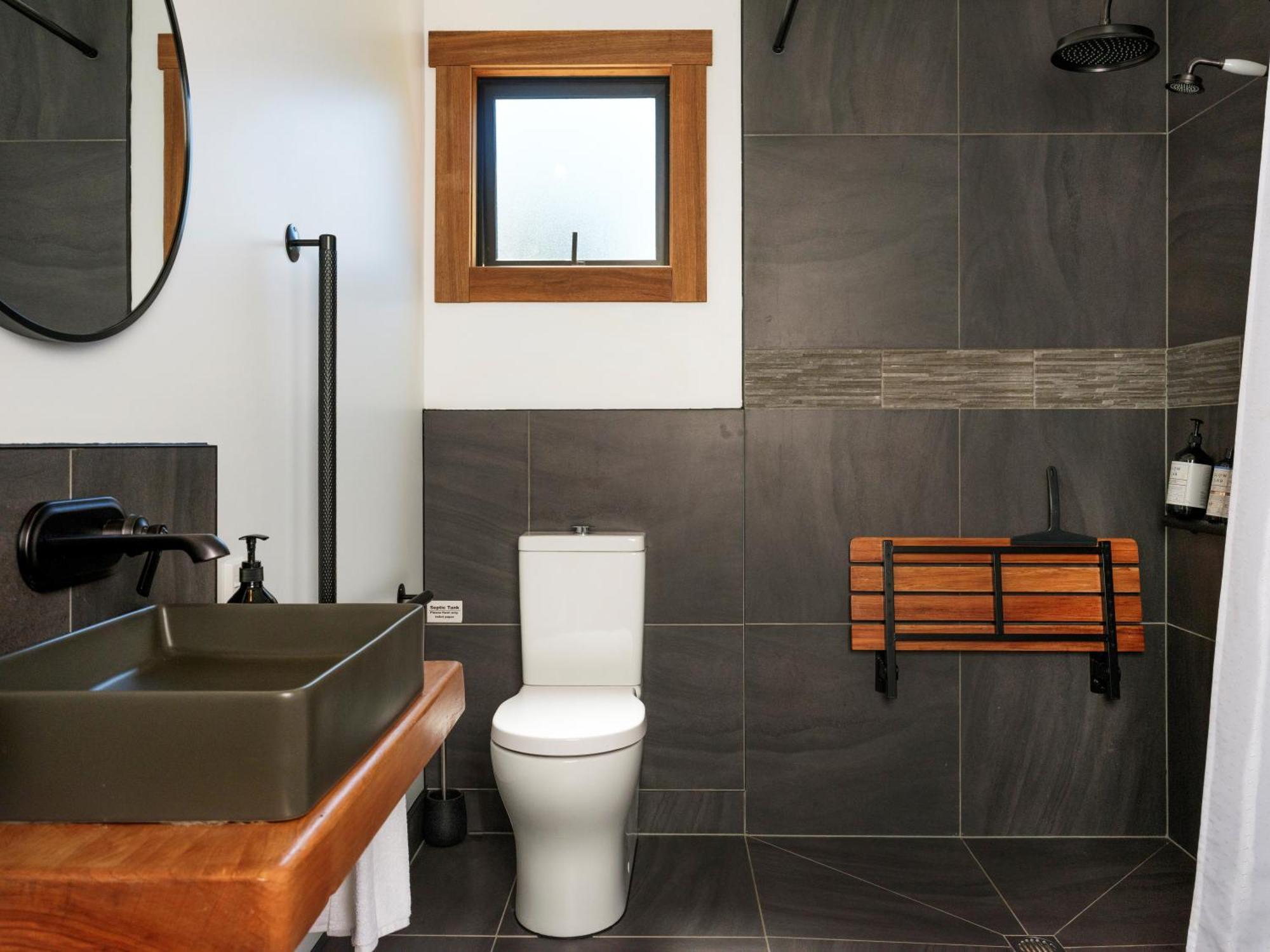 Black Cottage Boutique Acommodation Havelock North Bagian luar foto