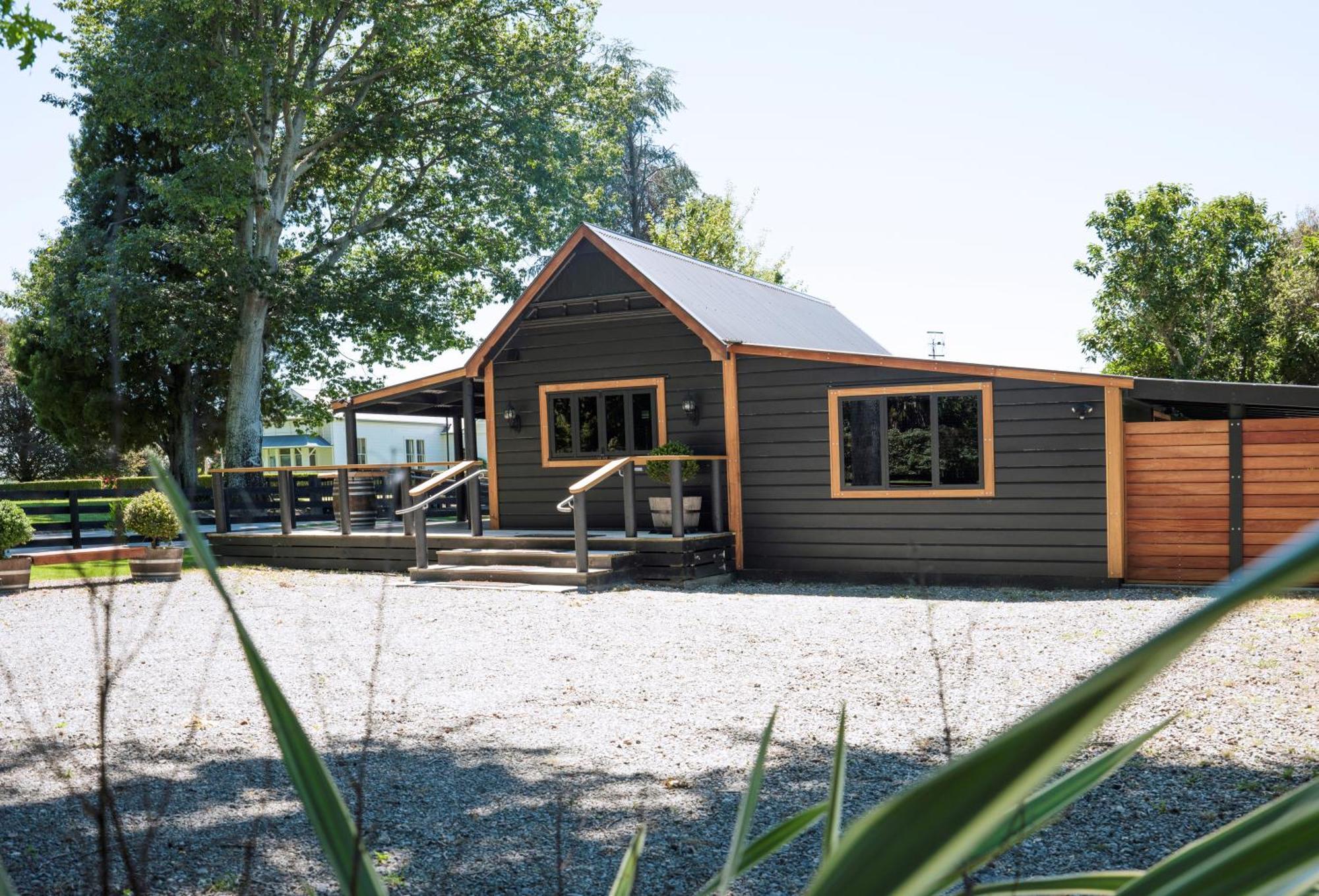 Black Cottage Boutique Acommodation Havelock North Bagian luar foto