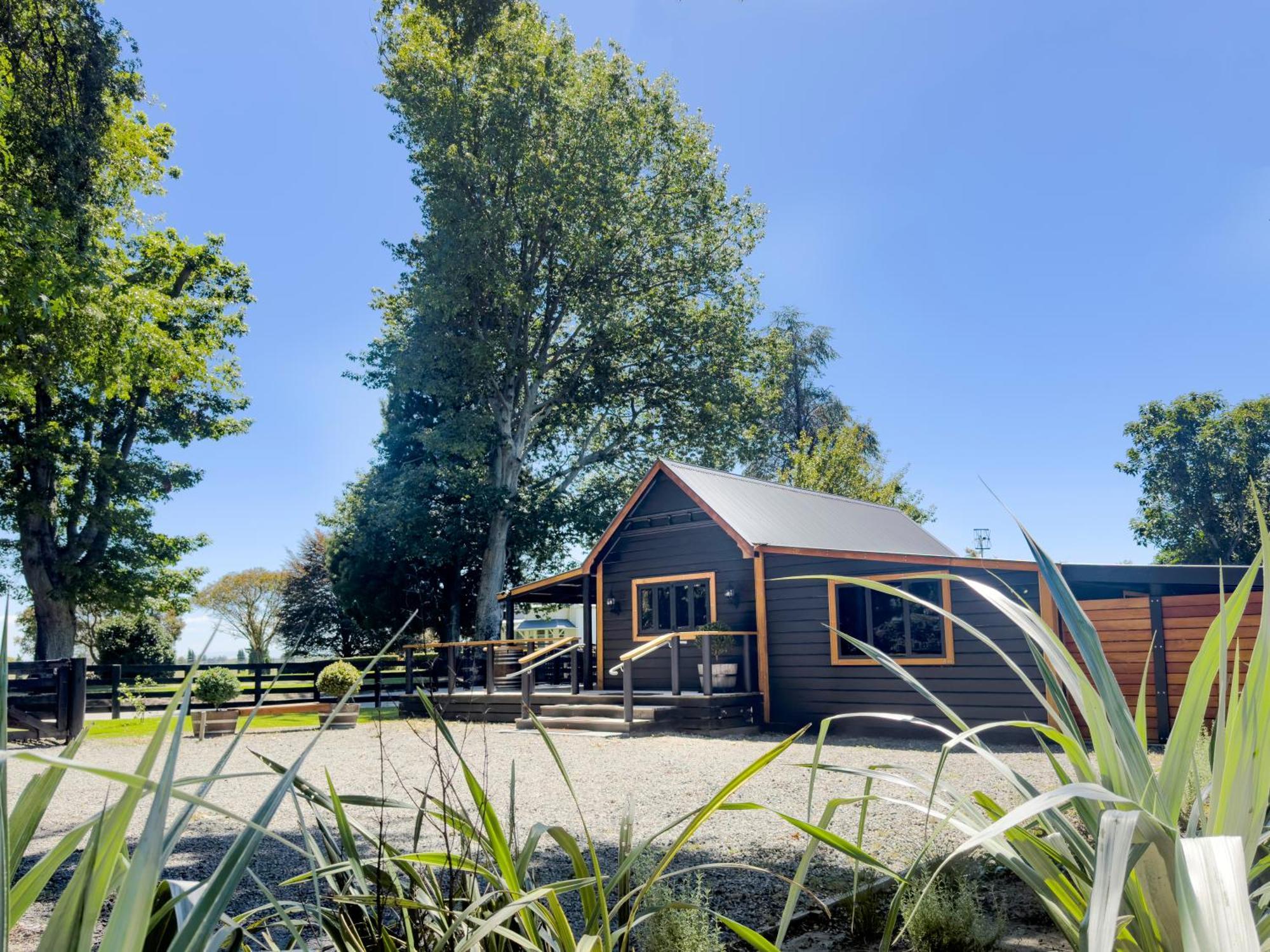 Black Cottage Boutique Acommodation Havelock North Bagian luar foto
